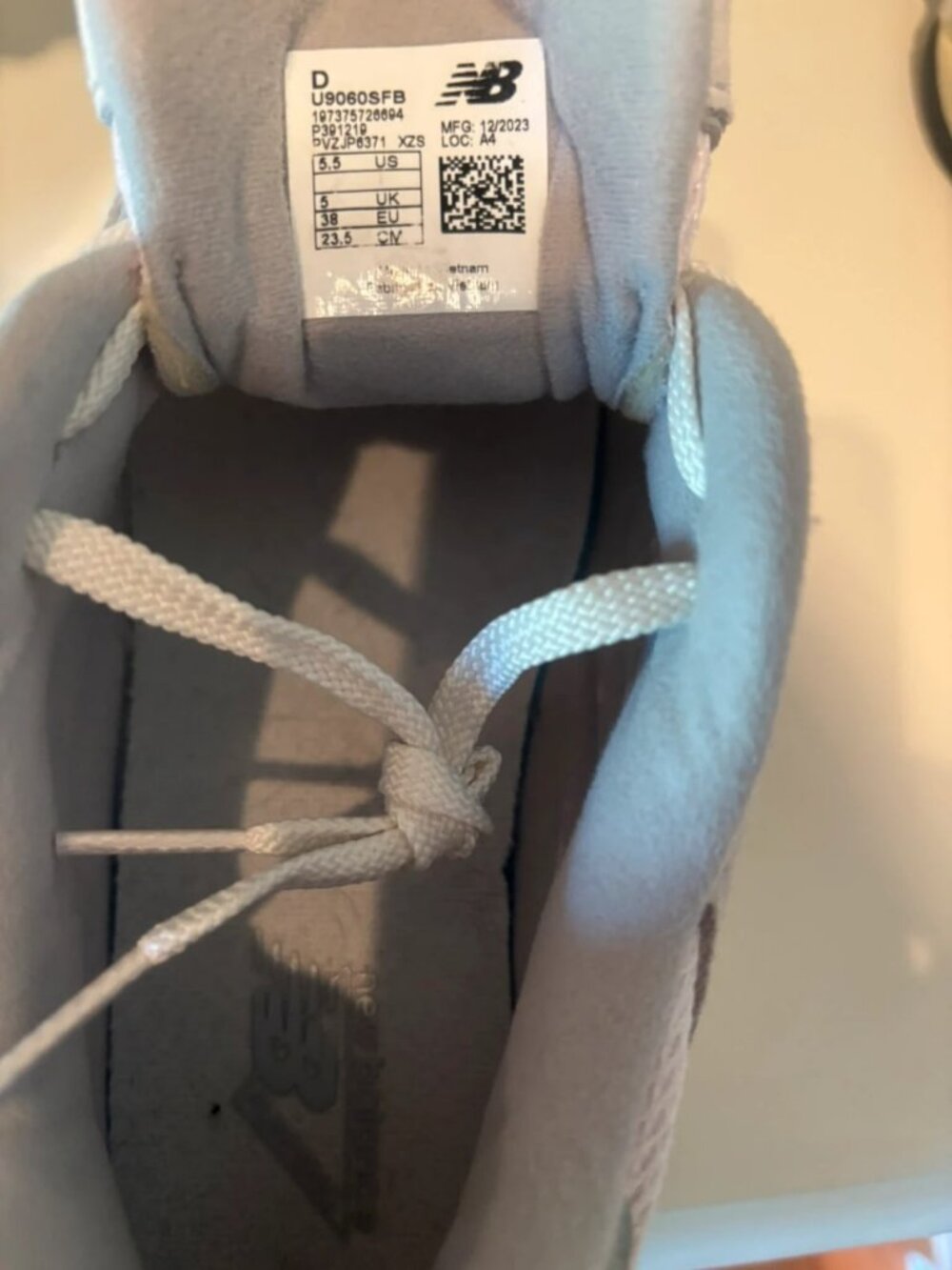 New Balance 9060 Grey Sneakers Women's US 7 / Men's US 5.5 - Picture 7 of 7